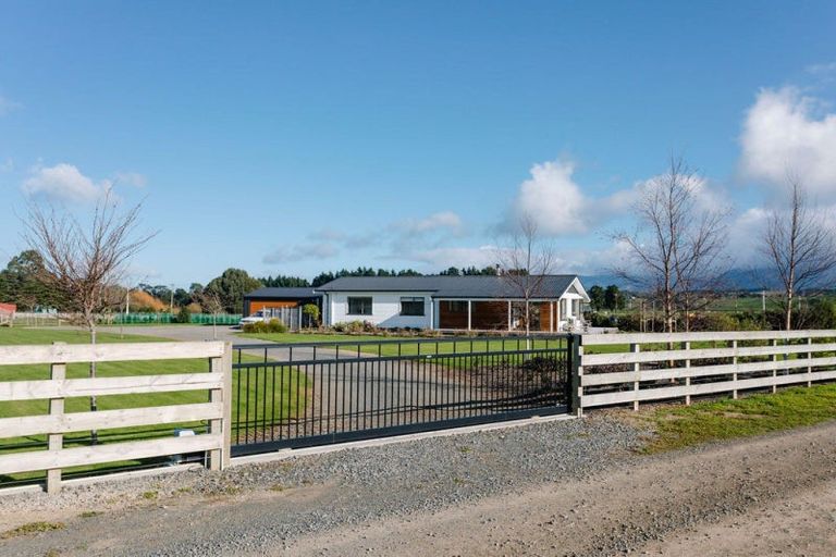 Photo of property in 77120a State Highway 2, Dannevirke, 4977