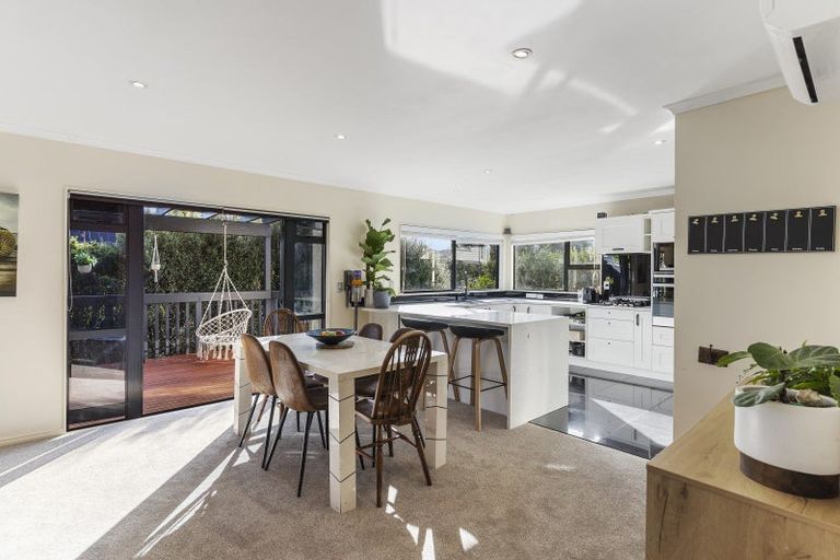 Photo of property in 2/79 Island Road, Beach Haven, Auckland, 0626