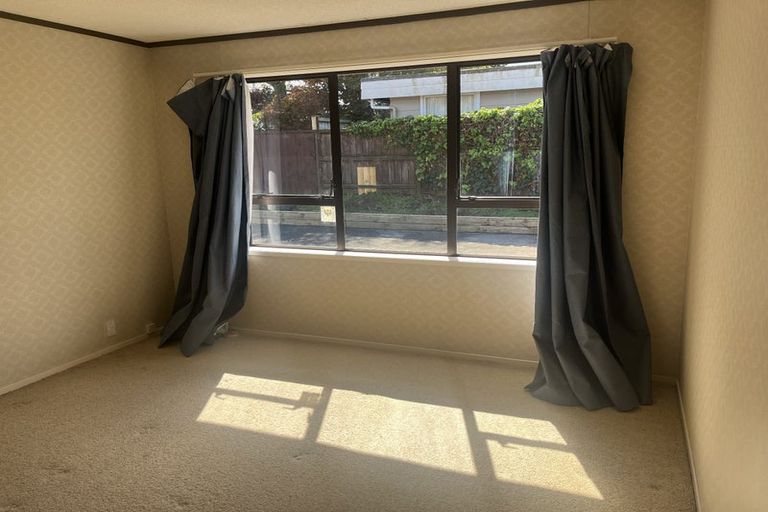 Photo of property in 2/21 Norcross Avenue, Henderson, Auckland, 0612