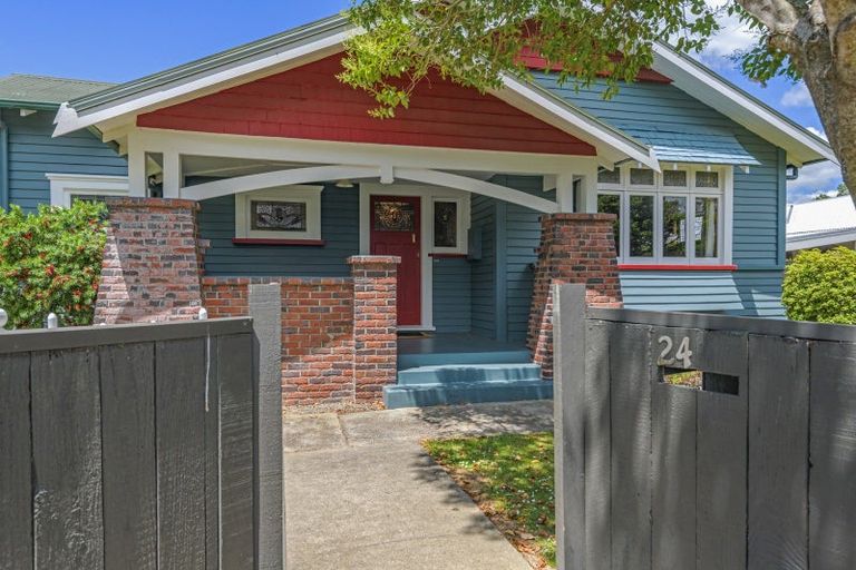 Photo of property in 24 Argyle Avenue, Takaro, Palmerston North, 4410