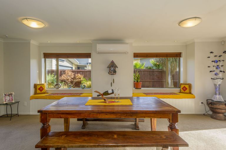 Photo of property in 33 Bottle Lake Drive, Parklands, Christchurch, 8083