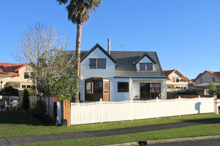 Photo of property in 27 Nukumea Common, Orewa, 0931