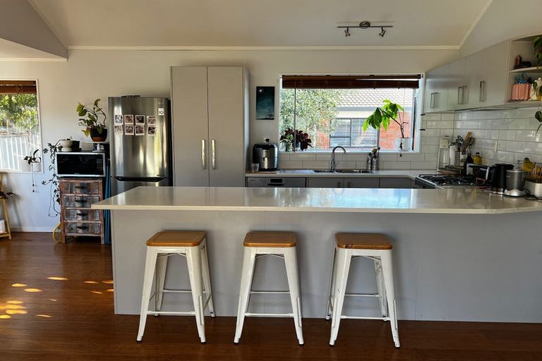 Photo of property in 10b De Quincey Terrace, Highland Park, Auckland, 2010