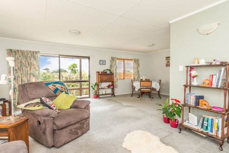 Photo of property in 1/28 Neil Avenue, Te Atatu Peninsula, Auckland, 0610