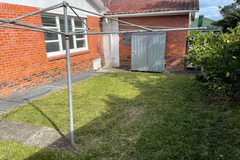 Photo of property in 2/7 Arawa Street, New Lynn, Auckland, 0600