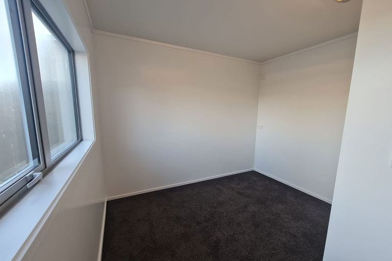 Photo of property in 5 Foyle Place, Glendene, Auckland, 0602