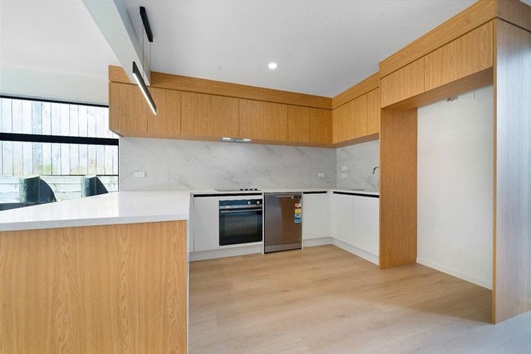 Photo of property in 7/16 Hewlett Road, Massey, Auckland, 0614