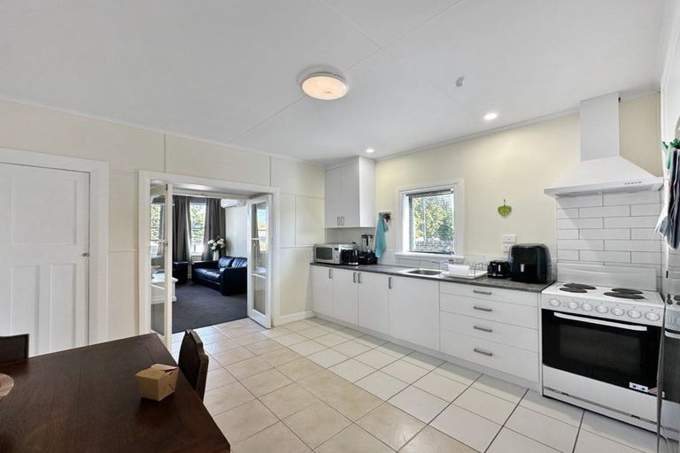 Photo of property in 18 Swiss Avenue, Gonville, Whanganui, 4501