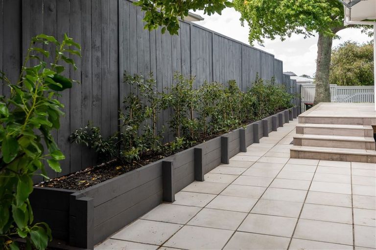 Photo of property in 19 Advene Road, Cockle Bay, Auckland, 2014