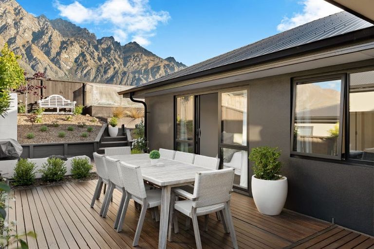 Photo of property in 13 Howden Drive, Jacks Point, 9371