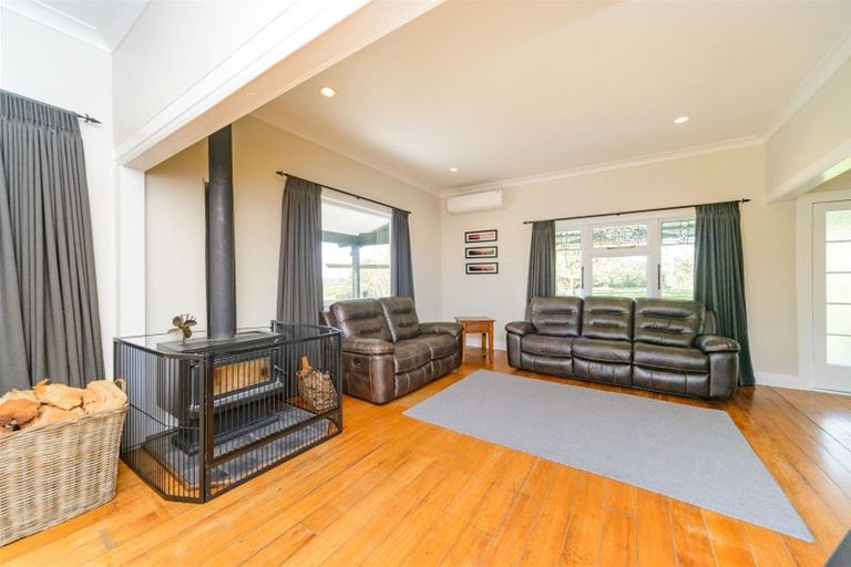 Photo of property in 803 Fitzherbert Road East, Aokautere, Palmerston North, 4471