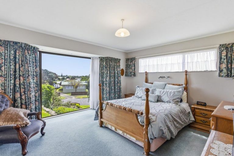 Photo of property in 2 Sunset Terrace, Waikanae Beach, Waikanae, 5036