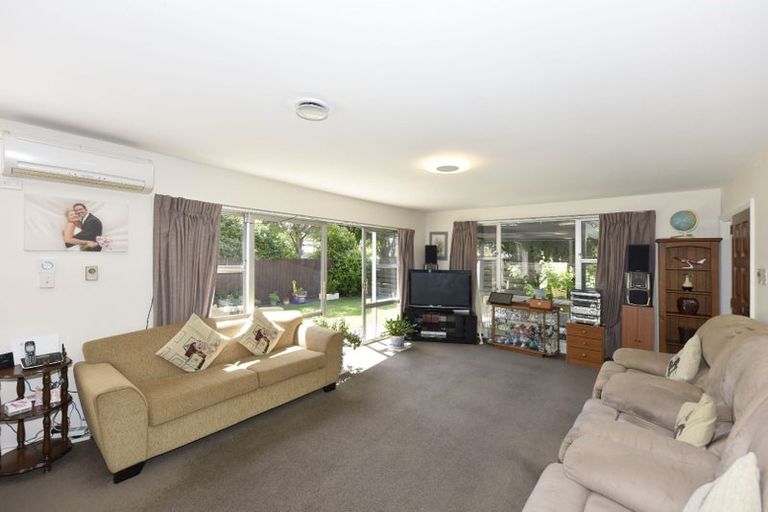 Photo of property in 33 Montclare Avenue, Avonhead, Christchurch, 8042