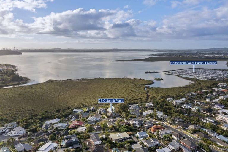 Photo of property in 25 Oakpark Place, West Harbour, Auckland, 0618