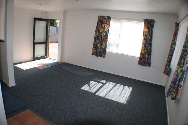 Photo of property in 12 Pipitea Place, Massey, Auckland, 0614