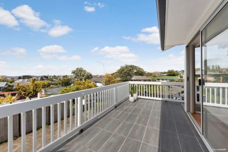 Photo of property in 34 Felgrove Street, Glendene, Auckland, 0602