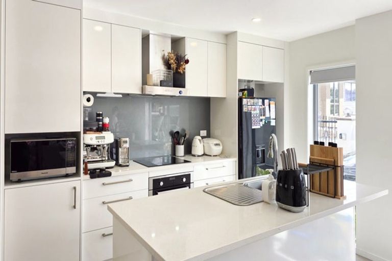 Photo of property in 3/492 East Coast Road, Windsor Park, Auckland, 0630