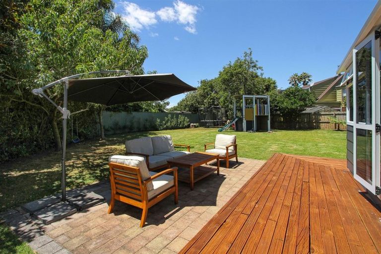 Photo of property in 11 Taihiki Road, Clarks Beach, 2122