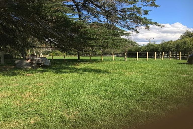 Photo of property in 301 Riverhead Road, Riverhead, Kumeu, 0892