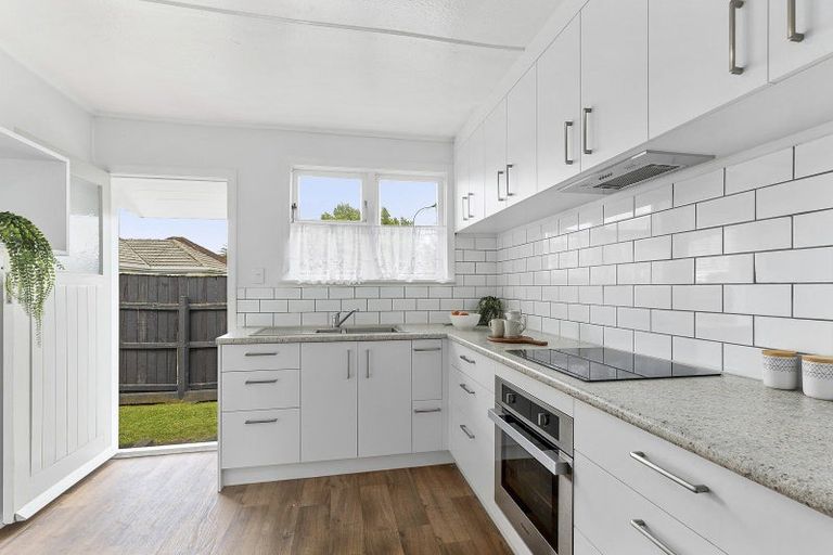 Photo of property in Heretaunga Flats, 4/652 Fergusson Drive, Trentham, Upper Hutt, 5018