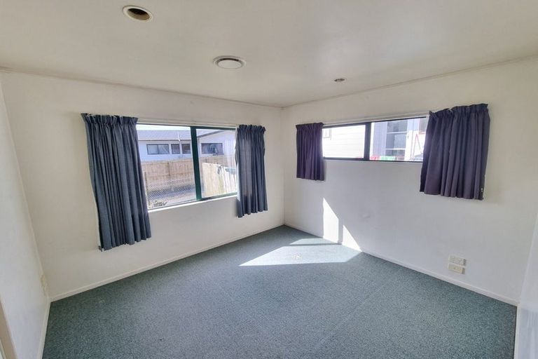 Photo of property in 10 Elvira Place, Ranui, Auckland, 0612