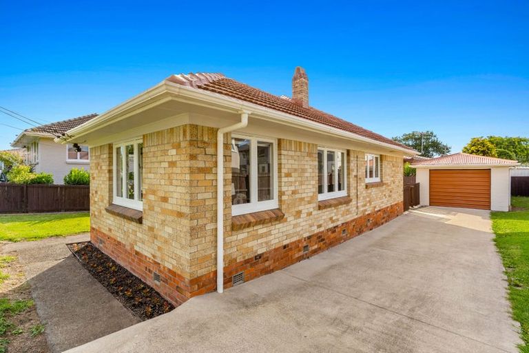 Photo of property in 1/66 Clevedon Road, Papakura, 2110