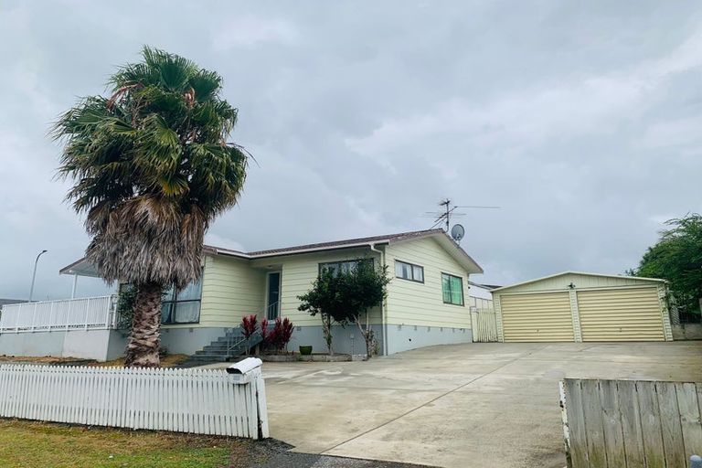 Photo of property in 37 Sharland Avenue, Manurewa, Auckland, 2102