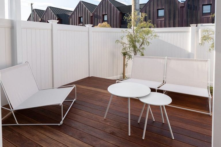 Photo of property in 1/92 Holly Road, St Albans, Christchurch, 8014