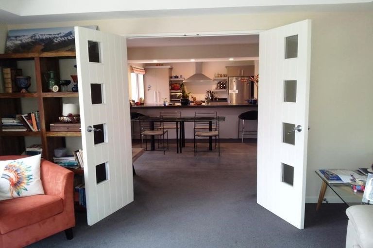 Photo of property in 5 Matthew Place, Kawaha Point, Rotorua, 3010