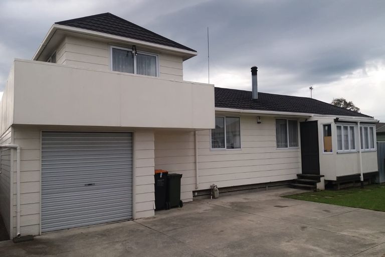 Photo of property in 11 Perrin Place, Kelvin Grove, Palmerston North, 4414