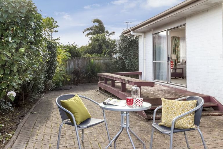 Photo of property in 26 Palmcrest Grove, Highland Park, Auckland, 2010