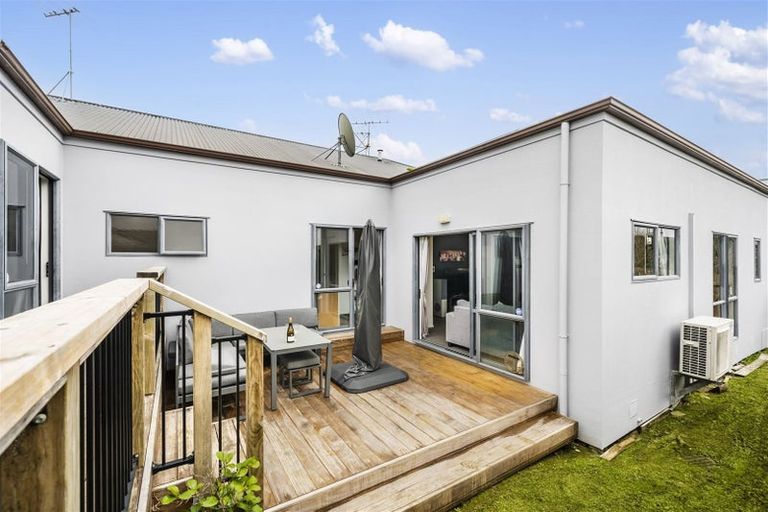 Photo of property in 1 Pyrite Street, Westgate, Auckland, 0614