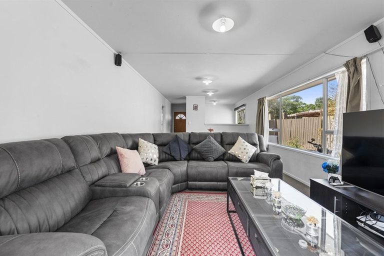 Photo of property in 1/3 Dorendia Place, Clendon Park, Auckland, 2103