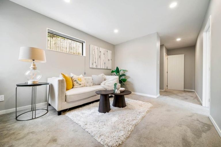 Photo of property in 674 East Coast Road, Pinehill, Auckland, 0630