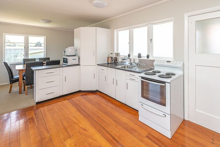 Photo of property in 70 Purnell Street, College Estate, Whanganui, 4500