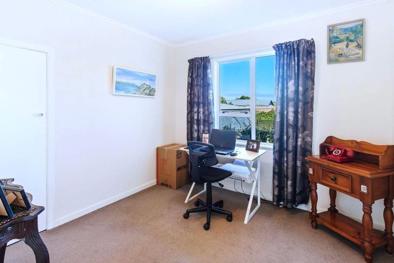 Photo of property in 3 Omori Place, Castlecliff, Whanganui, 4501