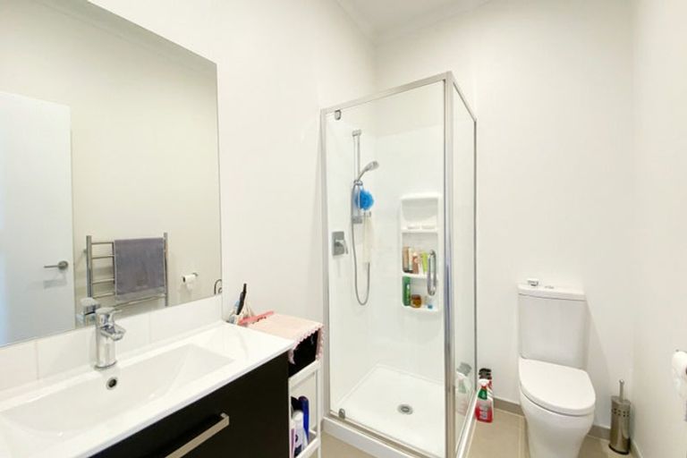 Photo of property in 5/2 Frances Bryers Road, Hobsonville, Auckland, 0616