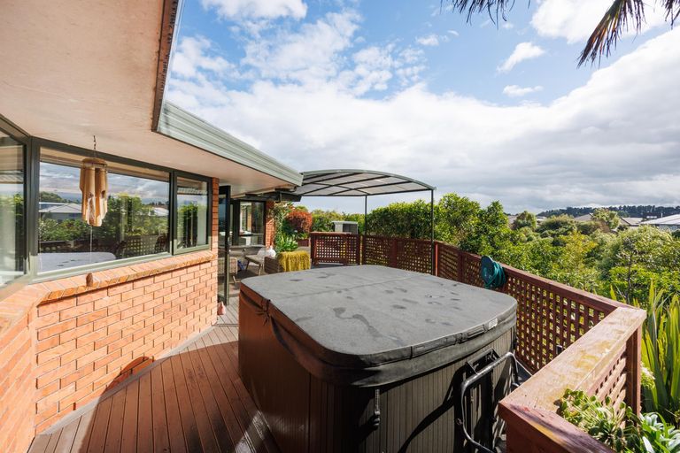 Photo of property in 197 Ruapehu Drive, Fitzherbert, Palmerston North, 4410