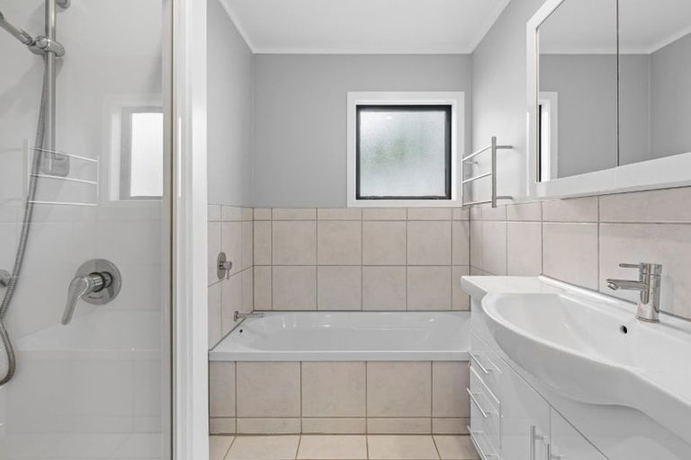 Photo of property in 14 Oldham Place, Browns Bay, Auckland, 0630