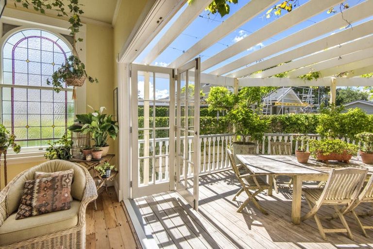Photo of property in 42 Cheltenham Road, Devonport, Auckland, 0624