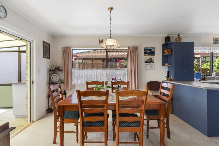 Photo of property in 16 Clipper Place, Shelly Park, Auckland, 2014