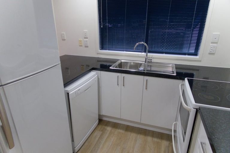 Photo of property in 5/5 Kilham Avenue, Northcote, Auckland, 0627