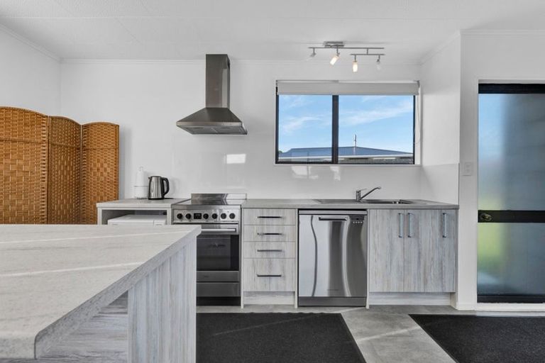 Photo of property in 18 Pohutukawa Drive, Opunake, 4616