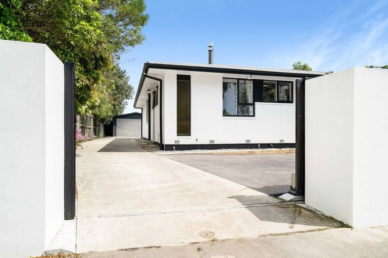 Photo of property in 27 Jenkins Avenue, Redwood, Christchurch, 8051