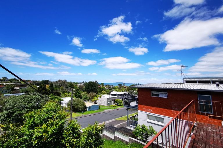 Photo of property in 1 Sealy Road, Torbay, Auckland, 0630
