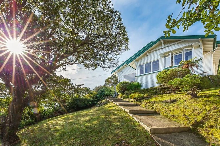 Photo of property in 15 Crofton Road, Ngaio, Wellington, 6035