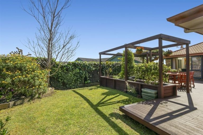 Photo of property in 9 Piriti Drive, Te Atatu Peninsula, Auckland, 0610