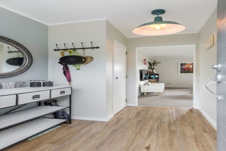 Photo of property in 7b Ngahere Views, Orewa, 0931