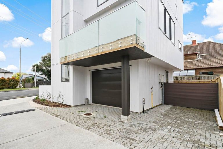 Photo of property in 1/258 Lake Road, Hauraki, Auckland, 0622