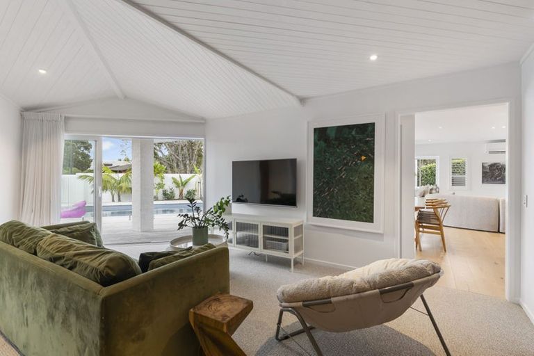 Photo of property in 27 Maygrove Drive, Orewa, 0931